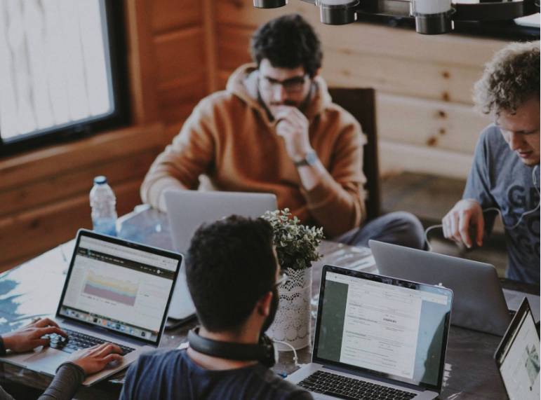 Co-workers collaborating on what technical SEO and on-page SEO