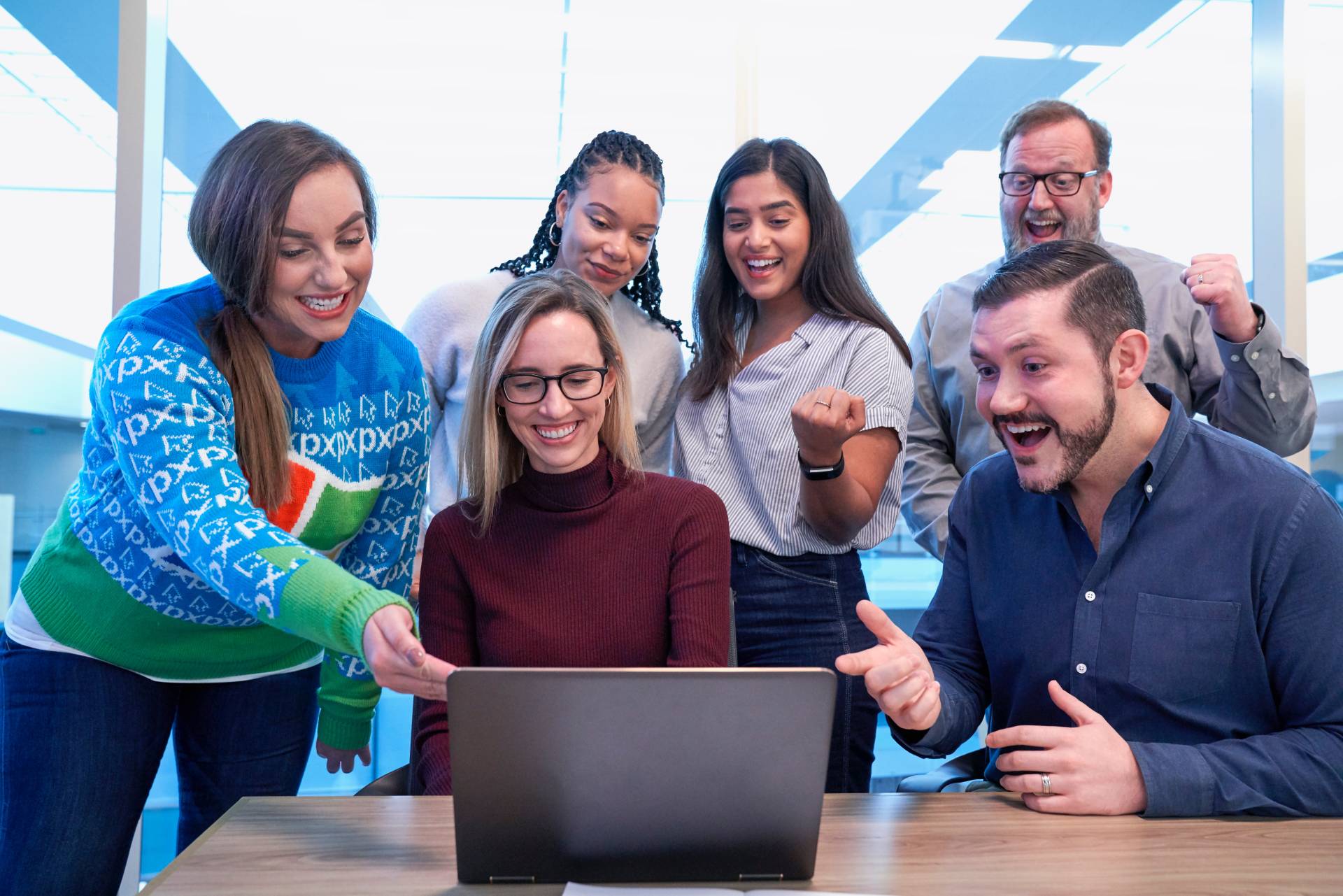 Colleagues discussing common SEO mistakes and how to improve them